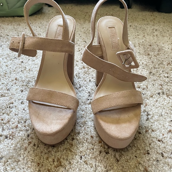 Cream heels - Picture 2 of 3